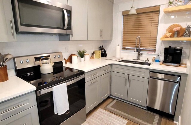 LINENS INCLUDED*! DAILY Activities. COMMUNITY POOL/WIFI/ COUNTRY CLUB ESTATES