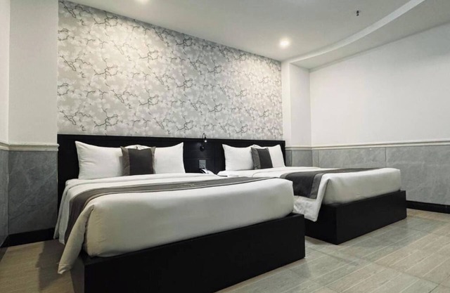 Lion 8 Hotel