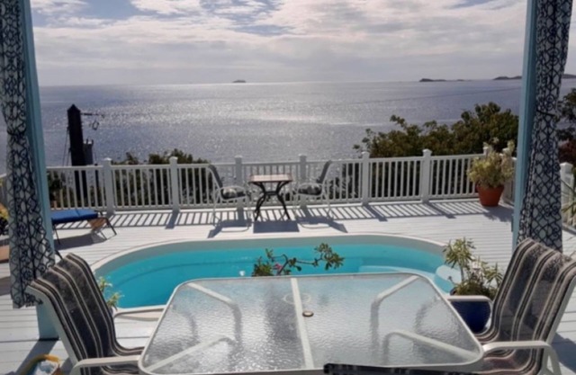 ¡Escucha el surf a continuación! Villa privada de 2 dormitorios con piscina y spa.