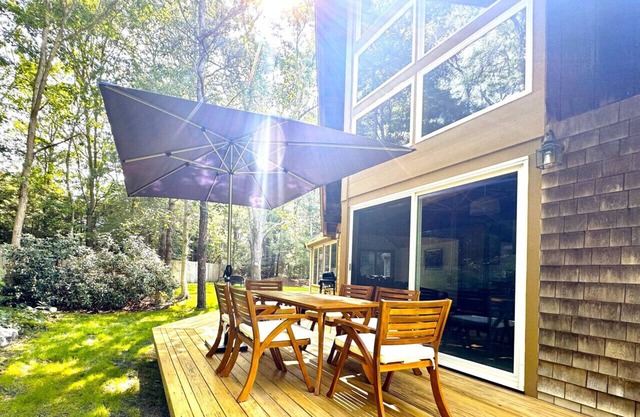 Little House in the Woods-Dog Friendly & Beach Pass