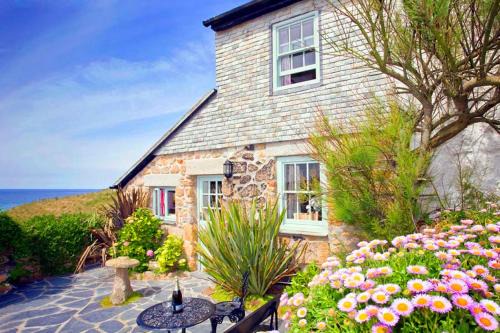 Little Petra, Cottage With Garden, Superb SeaViews in Amazing Location