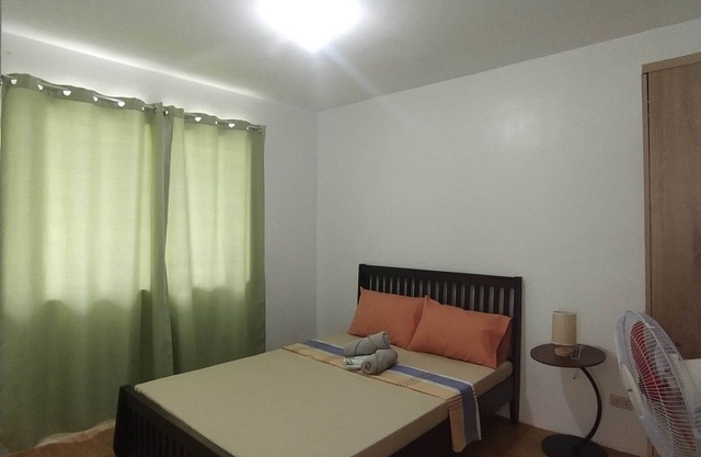Liz transient house 4 bedroom / 3 Toilet 16 guest can accupy