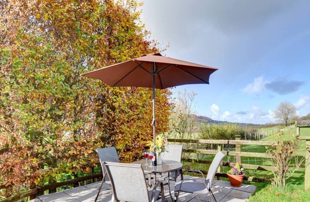 Cerca de Llanrwst, en una granja en funcionamiento en los páramos de Hiraethog, se encuentra Llys Pennant, un bungalow con vistas a