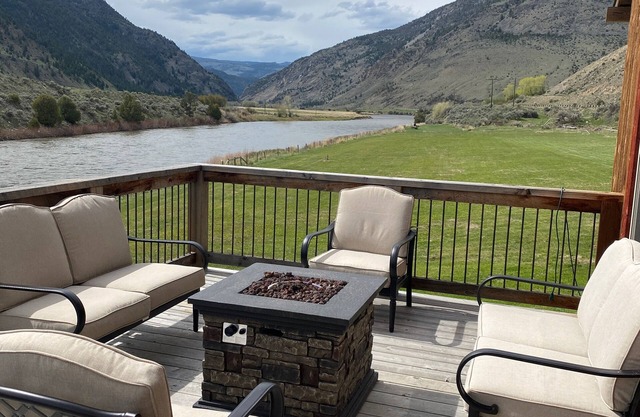 Casa ubicada a 10 millas al norte de Yellowstone Park