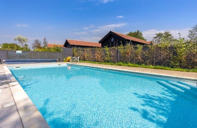2 bedroom accommodation in Rookley Village