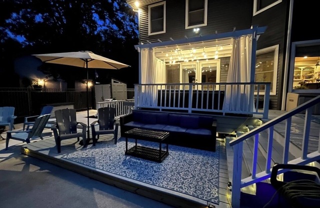 LOCATION A++ Spacious 5-bedroom home, walk to dinner & ice cream. A kid kingdom!