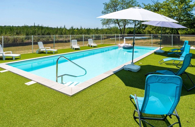 "Lodge 4" con piscina compartida, terraza privada y jardín compartido