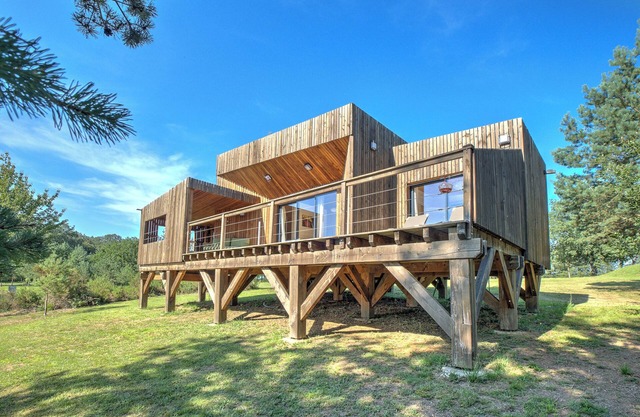 Posada 'Lodge Bruyère' con piscina privada, Wi-Fi y aire acondicionado