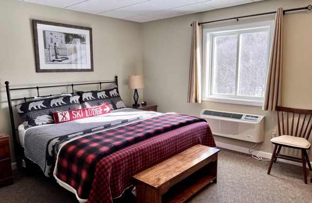 Lodge Hotel H1 · Cozy Hotel room w/pool & gorgeous view of Loon Mtn