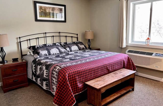 Lodge Hotel H2 · Loon Mountain Hotel resort.Pool, Hot tub, gameroom