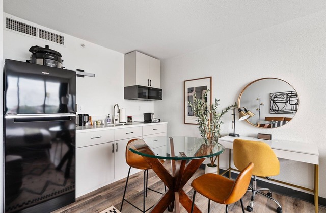 Lodgeur | Studio w/ fast WiFi & desk | Upper Kirby