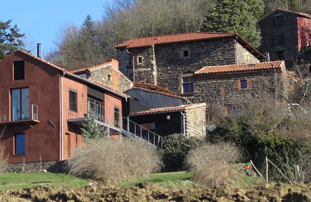 casa "dedeuxchoseslune" en el pueblo, con vistas, el encanto y el sol.