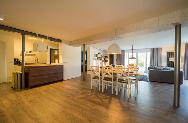 Apartamento tipo loft para 6 personas. Sauna, piscina, terraza. Jardín.