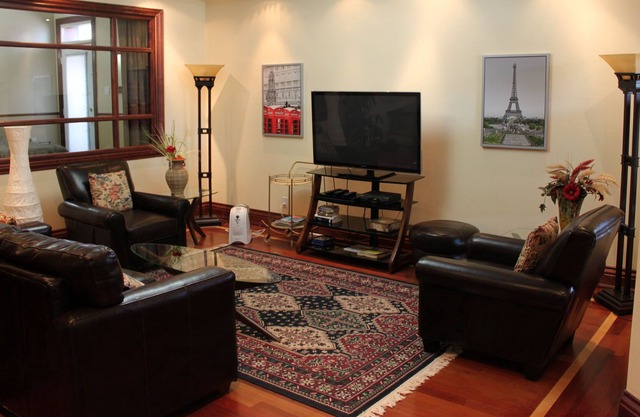 Loft Style Condo 1200 Sq. Pie. Cerca de The Waterfront