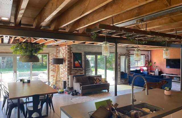 Loft Style Living Close to Redwoods, bar, bakery. Perfect for Family's, MBikers.