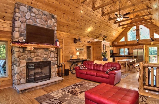 ¡Nuevo! 6Bd 3BA 3200sf Cabina Bar Pool / Poker Televisores de mesa Fire Pit ski paintball casino