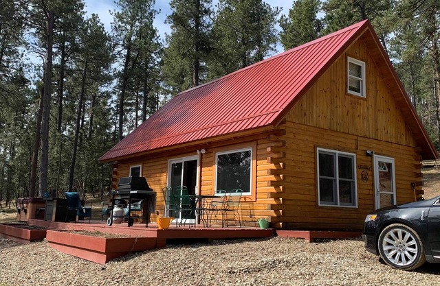 Cabaña de madera por Nemo cerca de Sturgis Rally y Deadwood. Motocicleta ATV Hunting