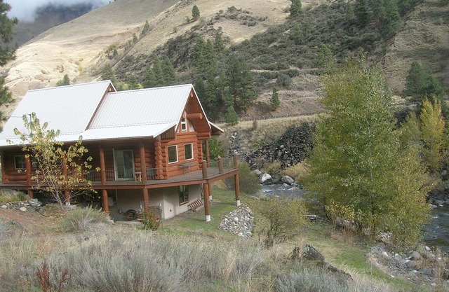 Cabaña de madera en Little Salmon, pesca, senderismo, senderos para vehículos todo terreno, 50 minutos para esquiar
