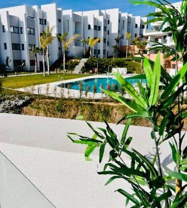 Logement moderne et cosy avec piscine, jacuzzi, salle de sport et billard