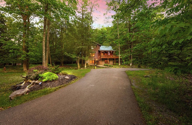 Logged & Loaded Cabin! 9Min to WISP! Hot tub, fire pit! Pets! EV charger!