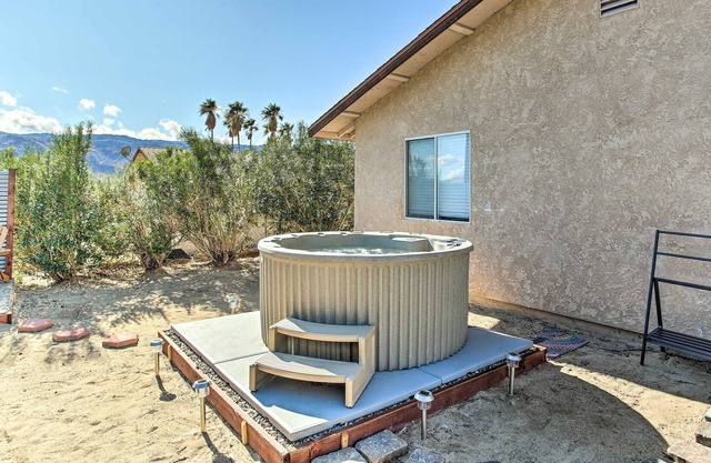 Lone Palm - Hot Tub, Bbq And Quick Drive To Jtnp Entrance And Dt 2 Bedroom Home by Redawning