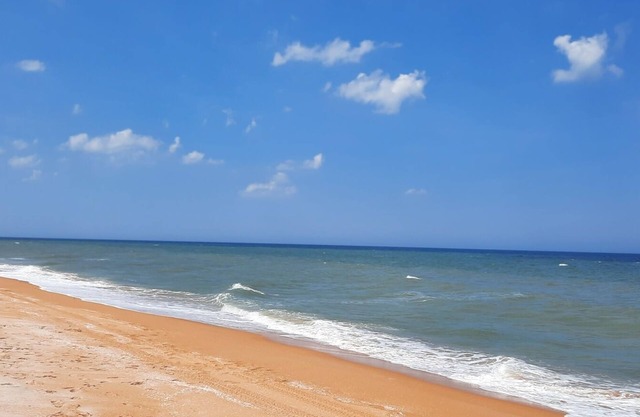 Long term Travelers: spacious 2 BR beach condo
