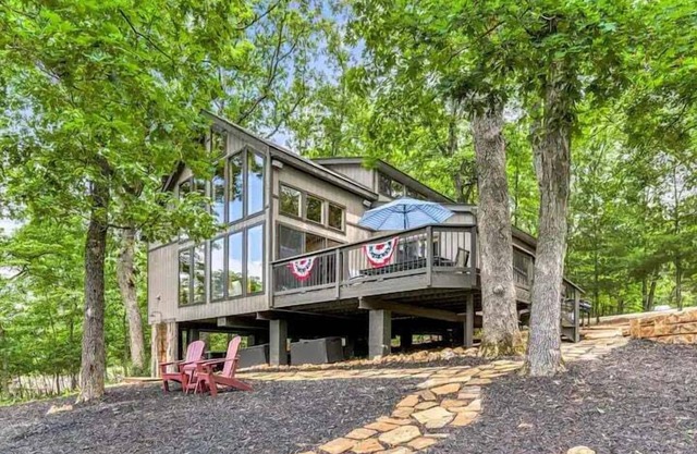 Longhorn Lakeside Chalet w/ Hot Tub by StayLage