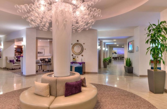 Best Value, Quality Stay! Outdoor Swimming Pool, Free Parking!