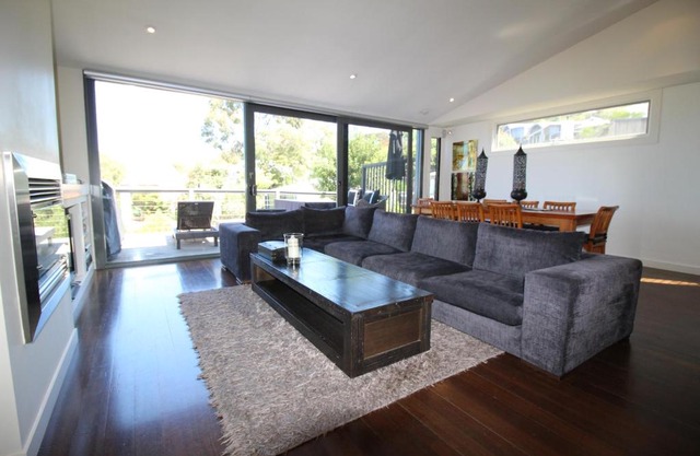 Lorne Holiday House