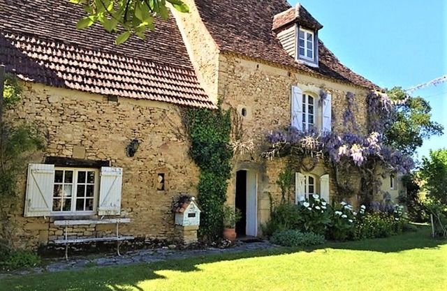 CASA CON ENCANTO Y PISCINA PRIVADA EN UNA PLAZA DE VERDE