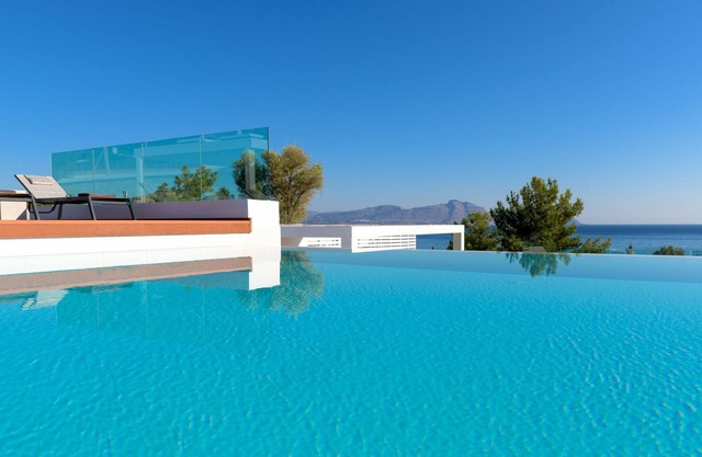 RODAS DE LOUZOIA BAY VILLA