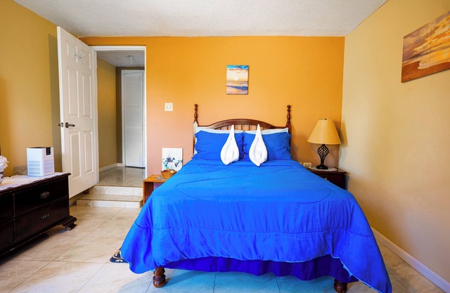 Lovely 1-bedroom apartment in Mandeville with WiFi, AC in safe and private area