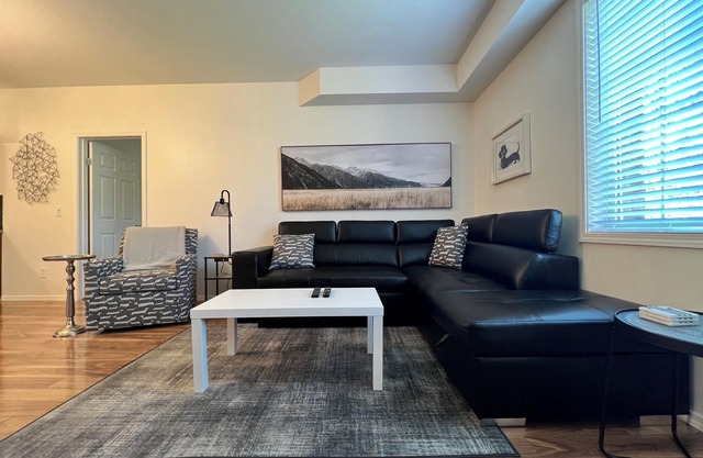 Lovely 2-bedroom condo with pool