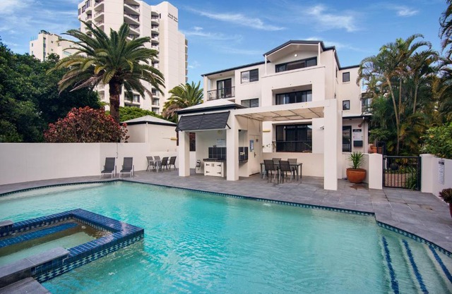 Lovely 3 bedroom spacious apartment