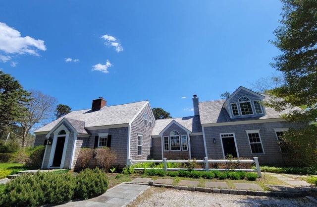 Lovely 3 BR Home in Harbor Coves, North Chatham...Peaceful Setting!