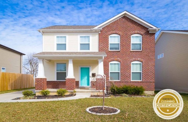 Lovely 4BR Parkside Home + Garage / ABODEbucks