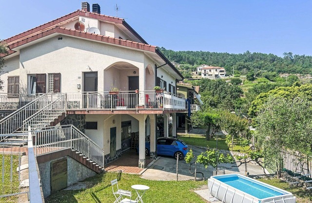 Acogedor apartamento con piscina privada, A/C, TV, balcón, mascotas permitida y aparcamiento