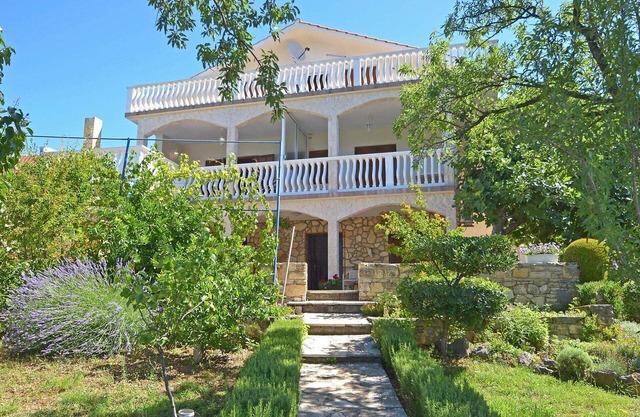 Acogedor apartamento para 5 personas con A/C, TV, terraza y aparcamiento