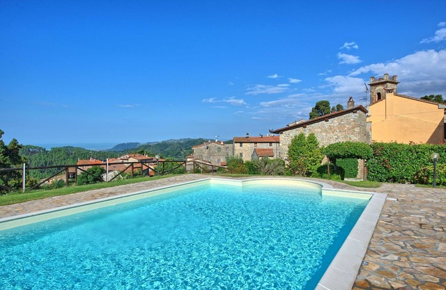 Precioso apartamento para 4 personas con piscina, WIFI y TV, cerca de Viareggio