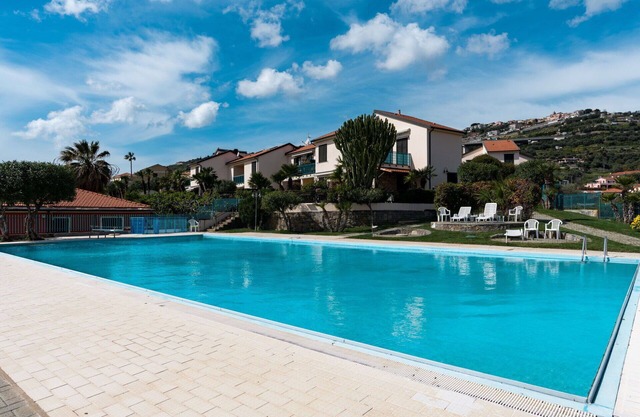 Lovely apartment for 4 people with pool, WIFI, TV, terrace and pets allowed