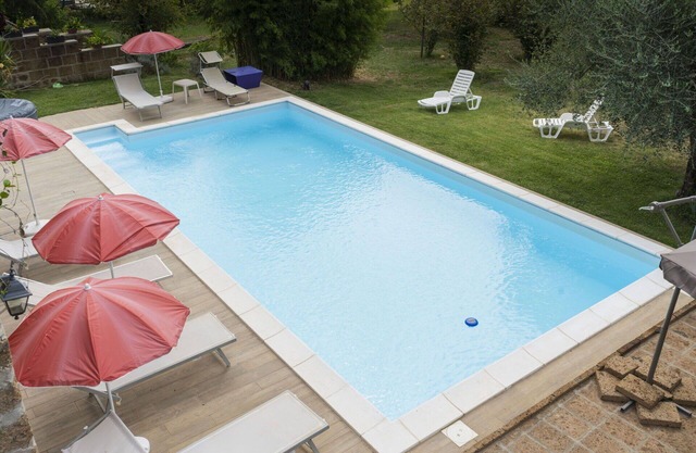 Hermoso apartamento para 8 personas con WIFI, piscina, TV, patio, mascotas permitida y aparcamiento