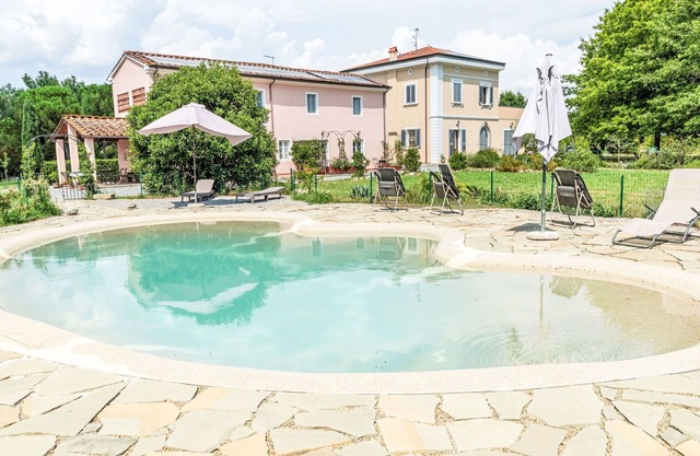 Acogedor apartamento con WIFI, piscina, A/C, balcón, mascotas permitida y aparcamiento