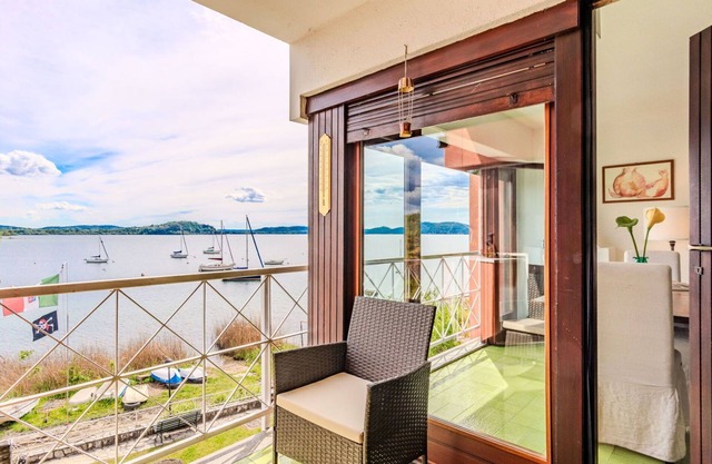 Hermoso apartamento con WIFI, piscina, TV, balcón, mascotas permitida y aparcamiento