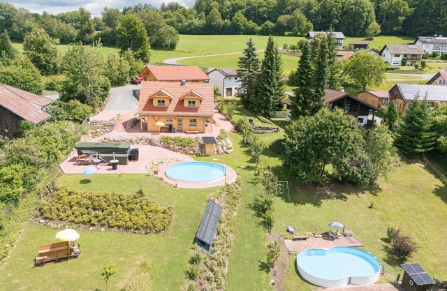 Precioso apartamento en villa con piscina, WIFI, bañera de hidromasaje, TV, patio y aparcamiento
