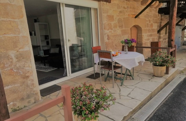 Precioso apartamento muy cerca de la piscina comunitaria, restaurante / pequeña tienda.