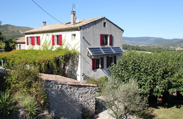 Encantadora casa familiar grande con piscina en Ardèche