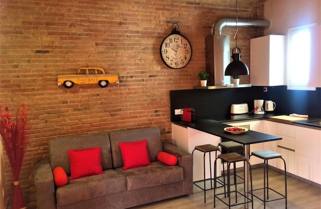 Lovely & bright Vila Olimpica beach apartment