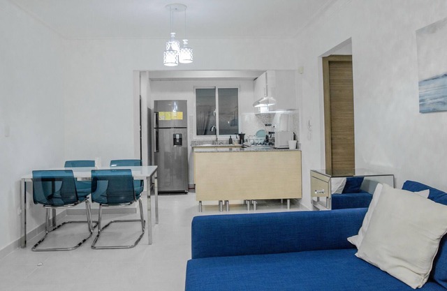 Lovely condo 10 mins from airport 15 from beach