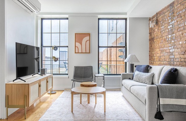 Lovely Downtown BK 1BR w/ Roof Deck & Gym, near train, by Blueground
