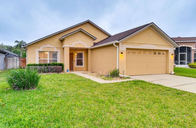 Lovely Florida Retreat w/ Lanai: 5 Mi to Riverwalk